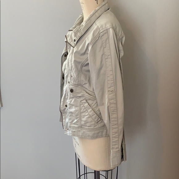 Jacket - Picture 3 of 6